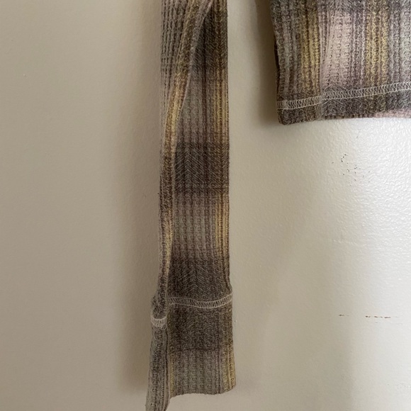Out From Under Plaid Gray Waffle Knit Crop, Medium - Picture 3 of 4